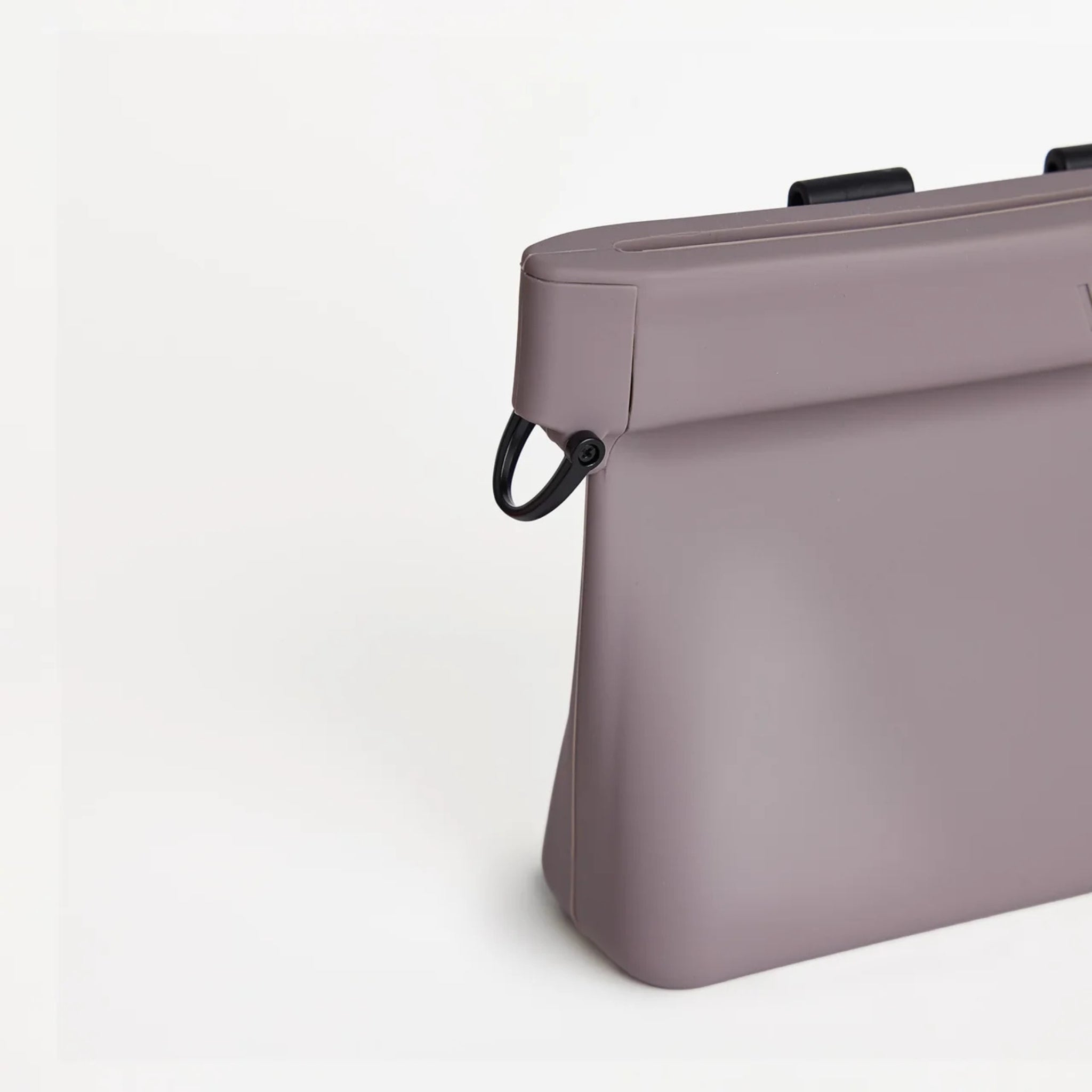 Close-up of the accessory D-ring on the Mist Ultimate Treat Pouch The Large by Voilà Pets