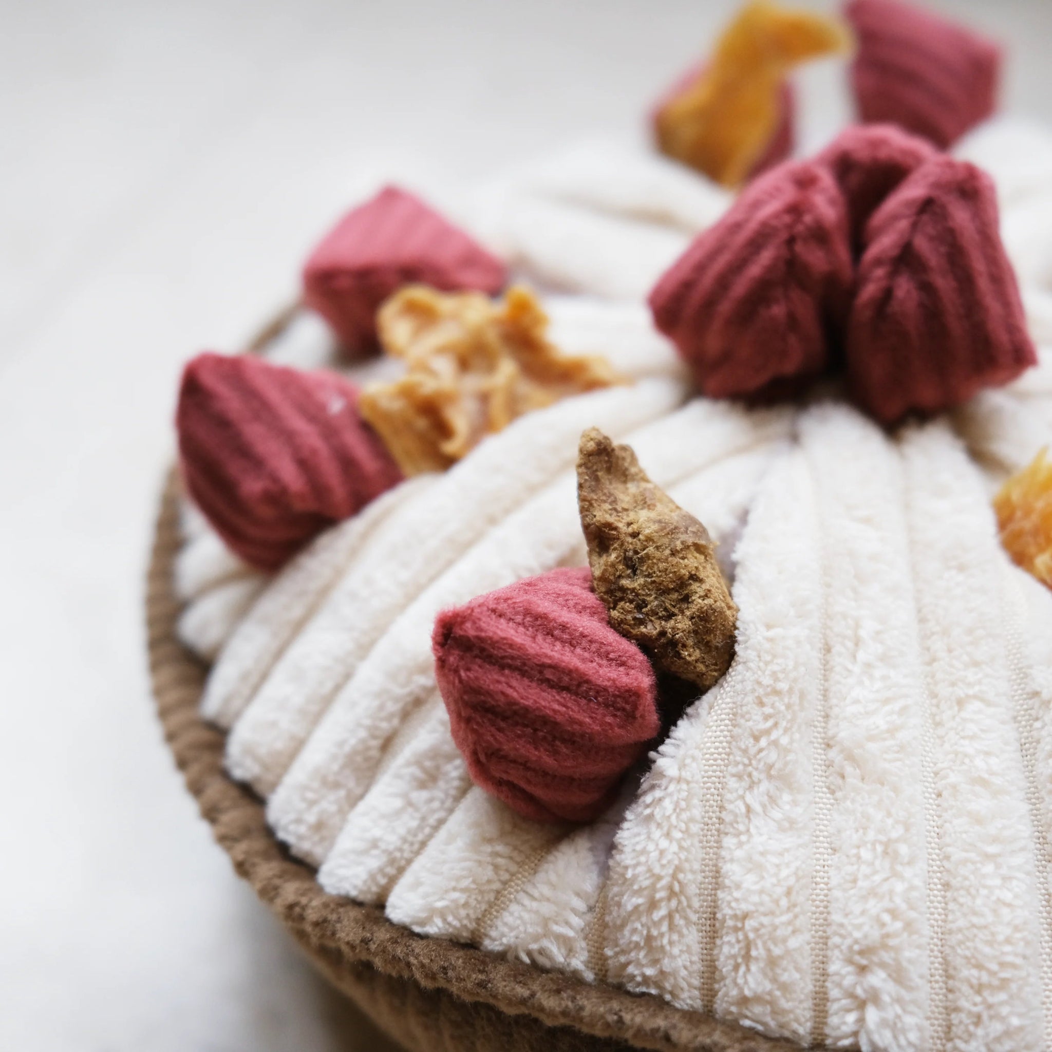 Enrichement Dog Toy - Berry Pie - Lambwolf Collective - La Maison Mou