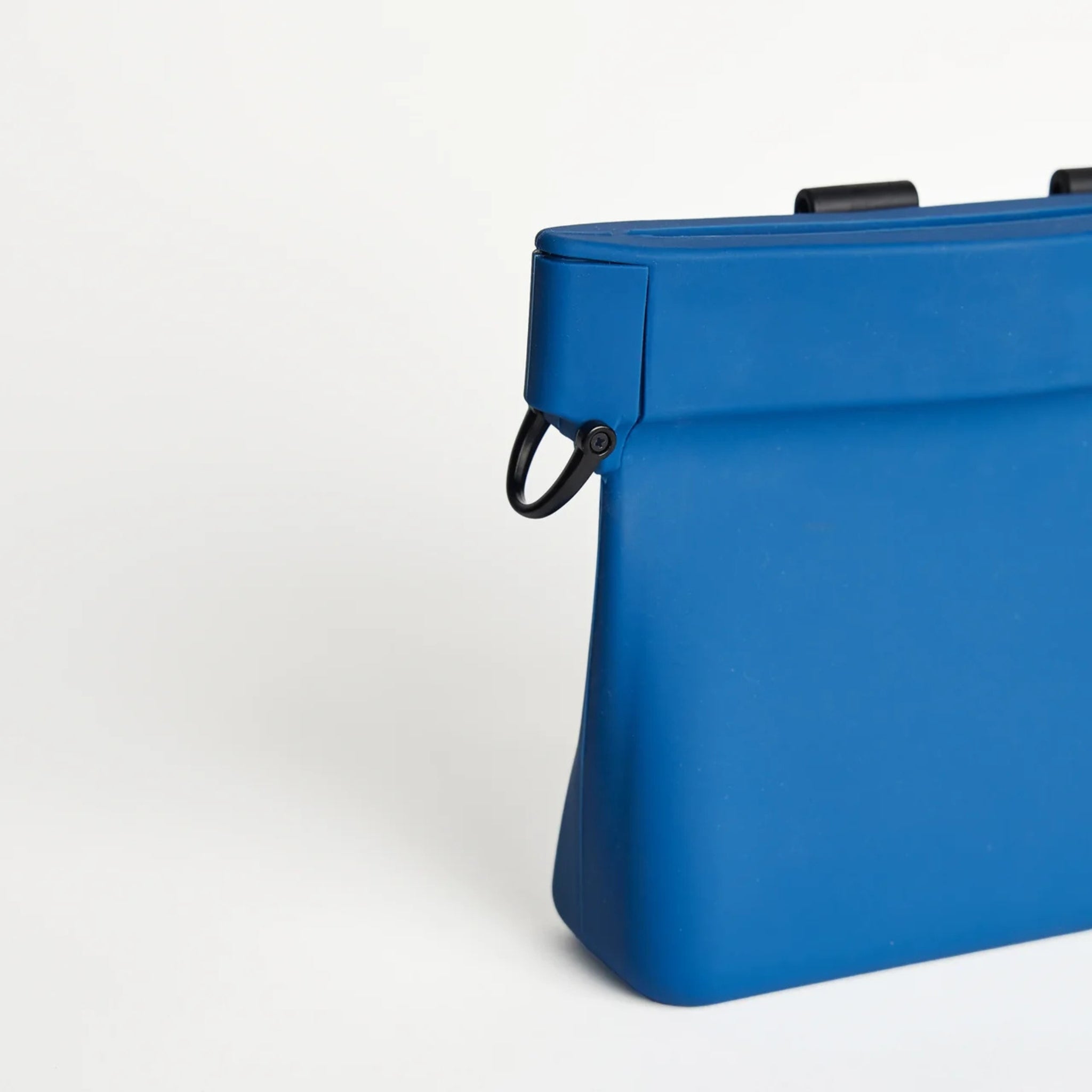 Close-up of the accessory D-ring on the Cobalt Ultimate Treat Pouch The Large by Voilà Pets