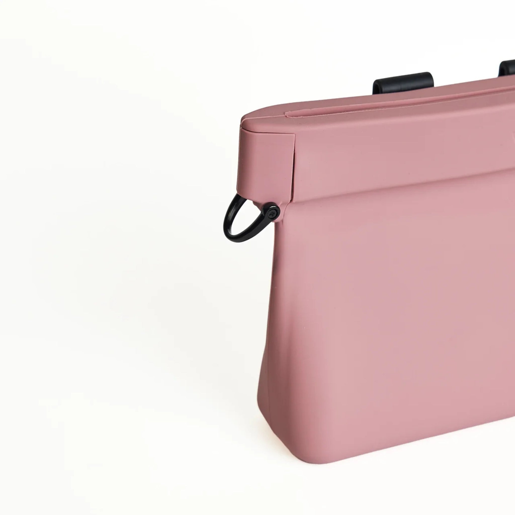 Close-up of the D-ring on the Dusty Rose Ultimate Treat Pouch The Large by Voilà Pets