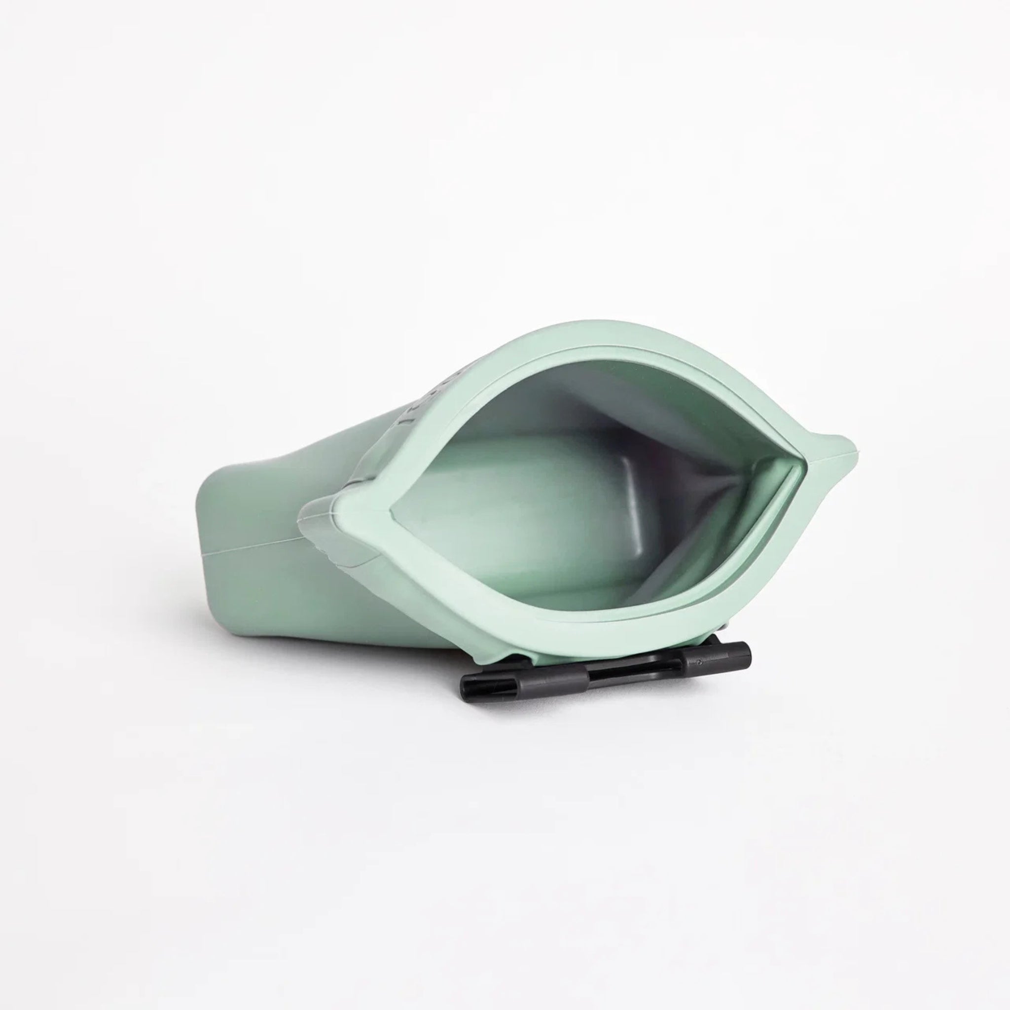 Mint Ultimate Treat Pouch The Large by Voilà Pets showing the wide-mouth opening