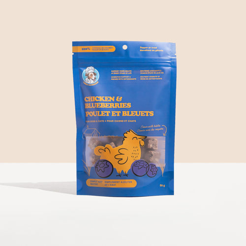 Friandises Pour Chiens – Cubes de Poulet et Bleuets Lyophilisés