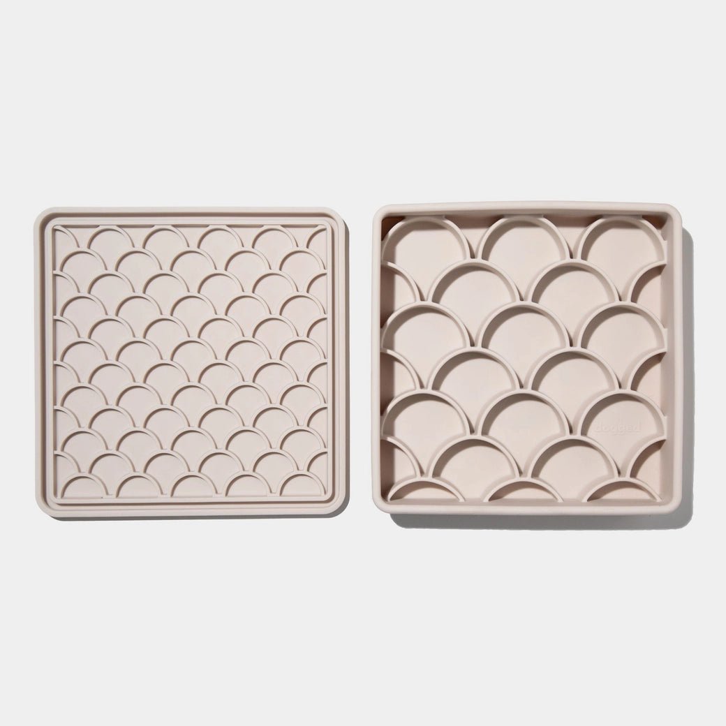 Dog Slow Feeder - 3 - in - 1 Fish Scale Sand - Dogged - La Maison Mou