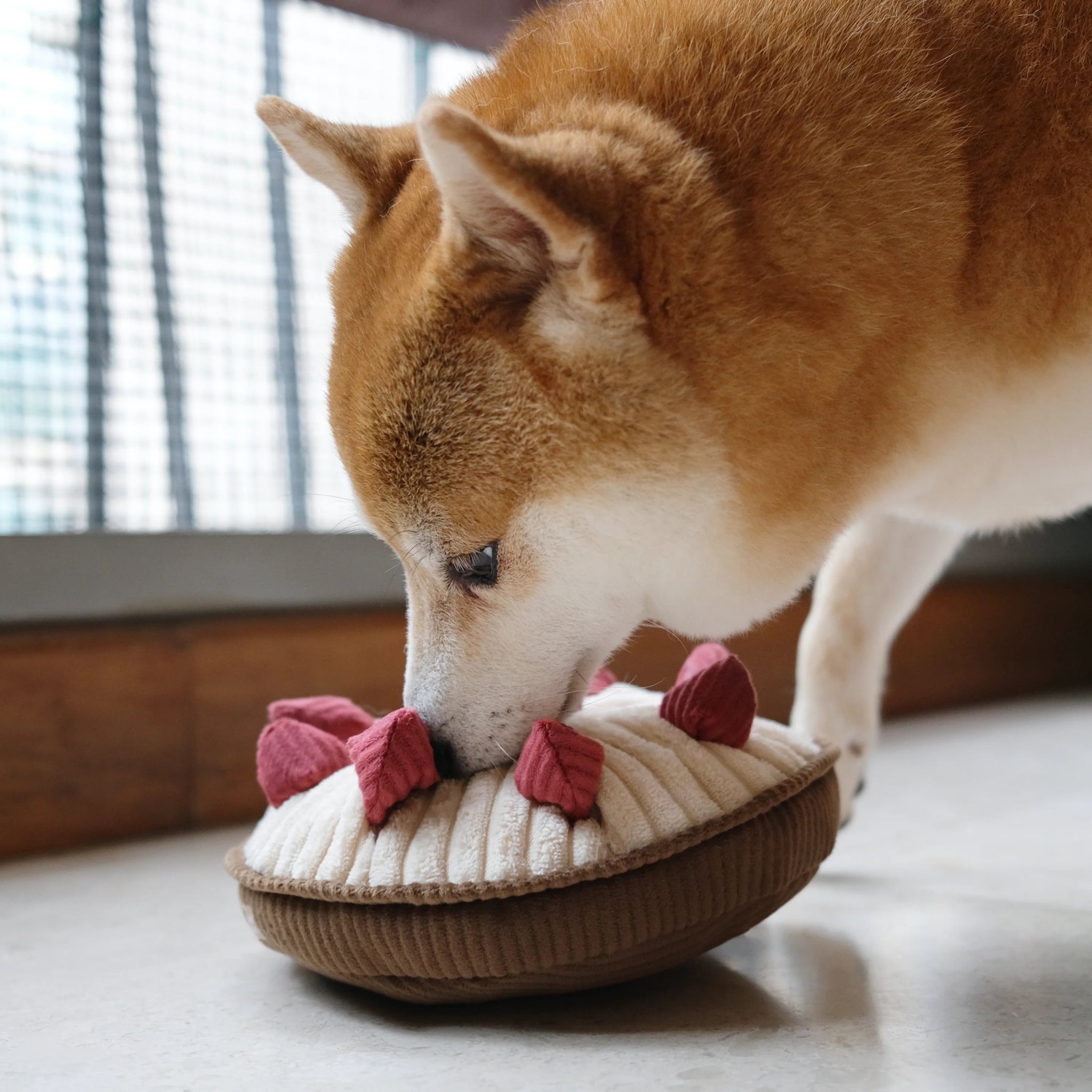 Enrichement Dog Toy - Berry Pie - Lambwolf Collective - La Maison Mou