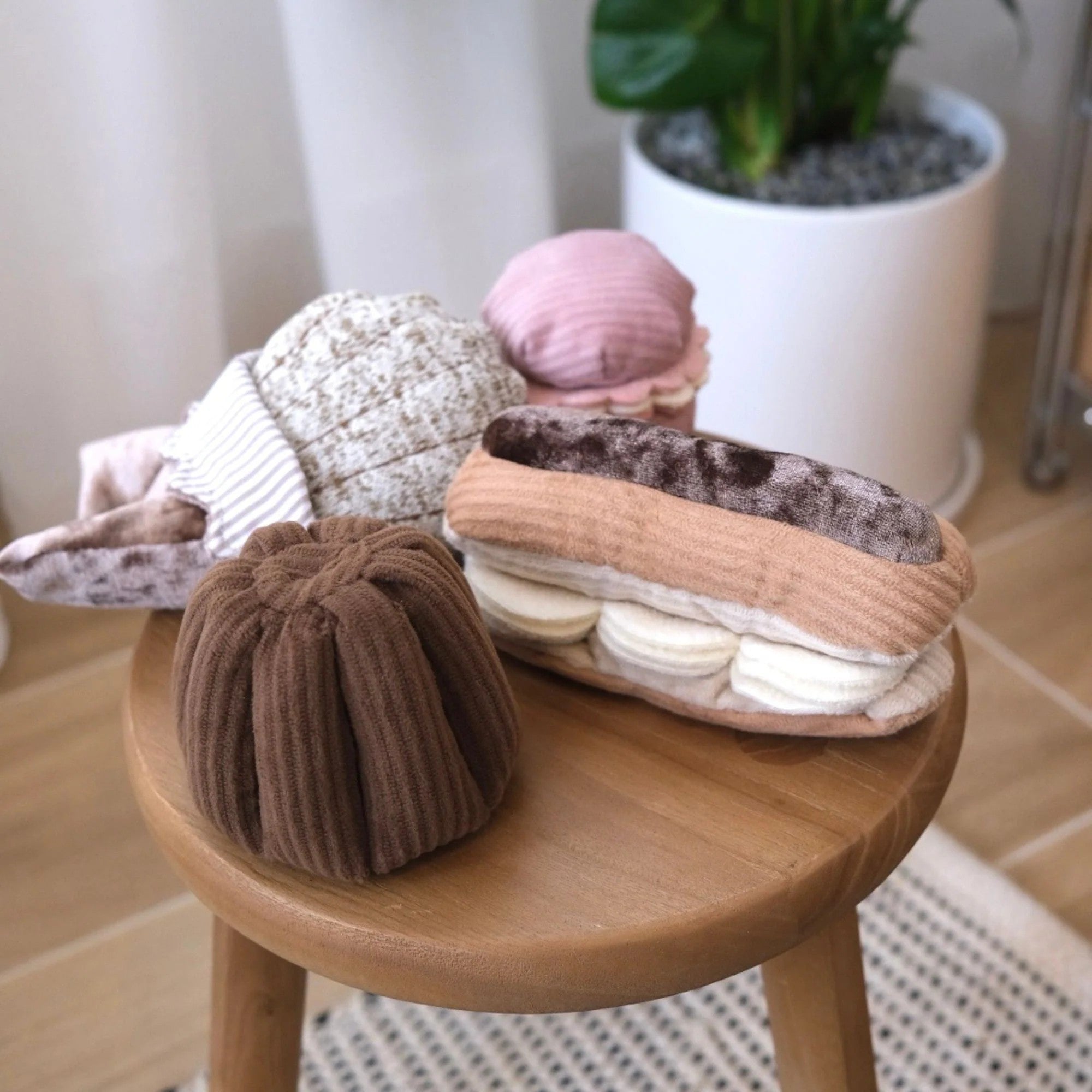 Enrichment Dog Toy - Eclair - Lambwolf Collective - La Maison Mou